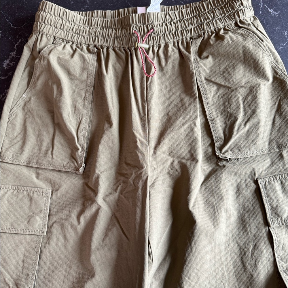 Fabletics Cargo Pants - Picture 5 of 9